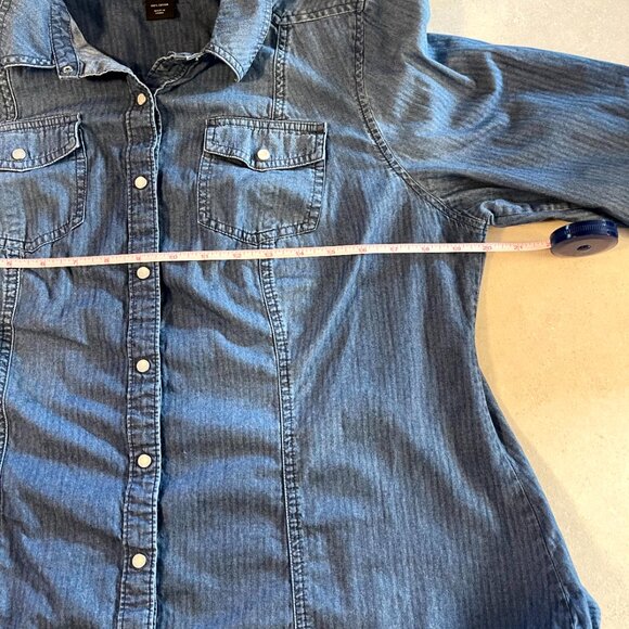 Lane Bryant Womens Chambray Shirt Plus Sz 16 Blue Pearl Snap Roll Tab Sleeve Top - Picture 5 of 8